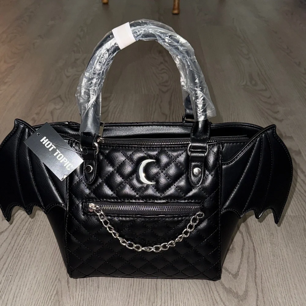 Hot Topic Black Quilted Bat Wing Satchel - Picture 1 of 7